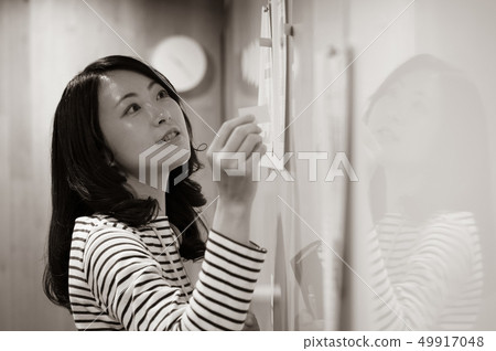 業務場景女性 49917048