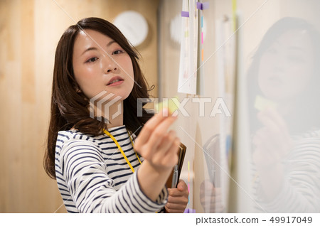 業務場景女性 49917049