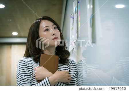 業務場景女性 業務場景女性 49917050