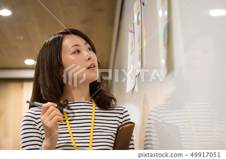 業務場景女性 業務場景女性 49917051