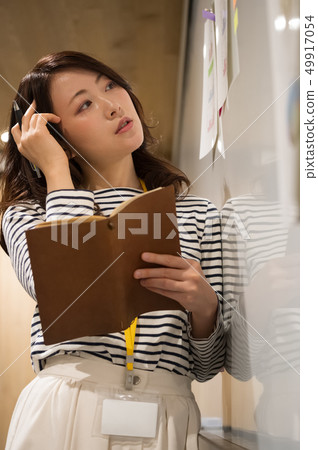 業務場景女性 業務場景女性 49917054