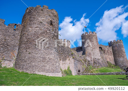 Architecture of Conwy Castle 49920112