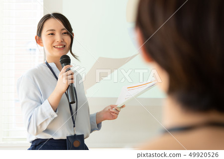 Business woman meeting 49920526