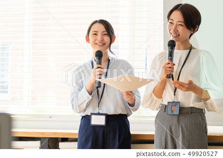 Business woman meeting 49920527