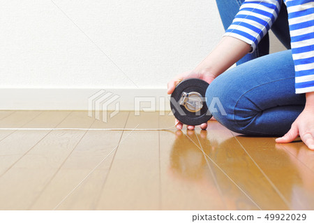 Woman measuring the size of DIY room Woman measuring the size of DIY room 49922029
