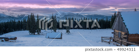 Beautiful winter panoramic view snow capped mountains Beautiful winter panoramic view snow capped mountains 49924311