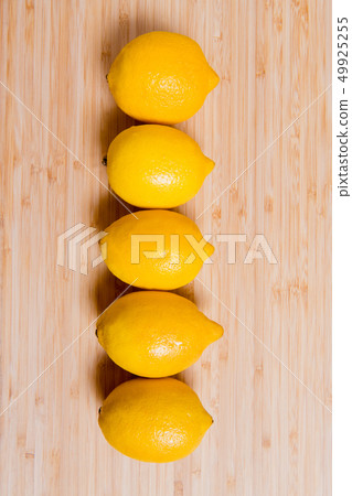 Fresh yellow lemons, vitamin C, nutritious lemons on a wooden background Fresh yellow lemons, vitamin C, nutritious lemons on a wooden background 49925255
