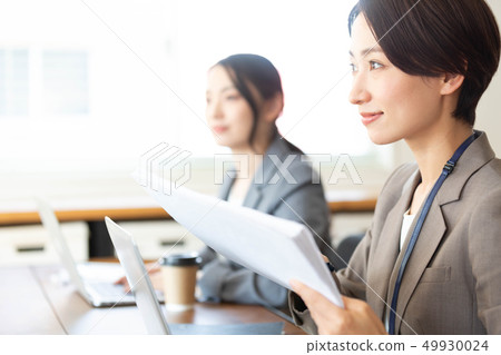 Business woman 49930024