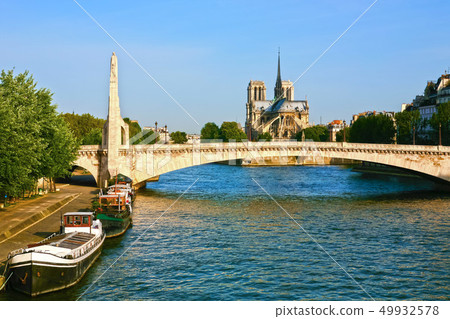 Notre Dame de Paris carhedral Notre Dame de Paris carhedral 49932578