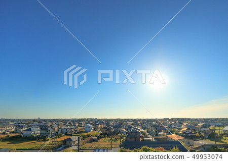 千葉縣Ichinomiyacho的早晨，在東京奧林匹克衝浪場地，牽牛花仍然存在 49933074