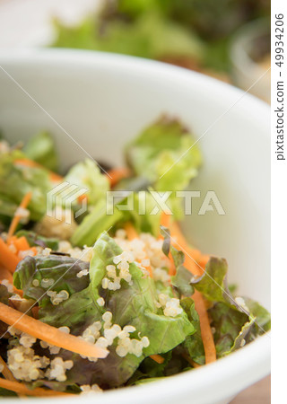 Quinoa salad 49934206