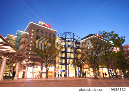 在港北TOKYU S.C前面看南京站的橫濱城市景觀中心(夜景) 在港北TOKYU S.C前面看南京站的橫濱城市景觀中心(夜景) 49936182