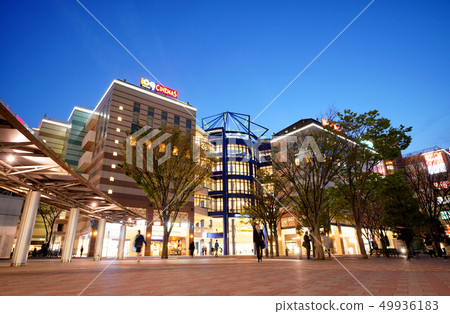 在港北TOKYU S.C前面看南京站的橫濱城市景觀中心(夜景) 在港北TOKYU S.C前面看南京站的橫濱城市景觀中心(夜景) 49936183