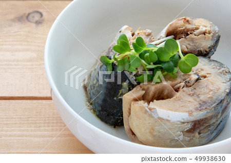 三文魚罐頭 49938630