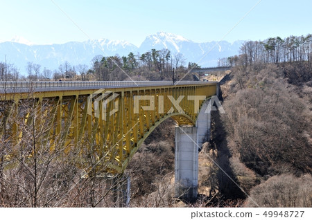 從山梨縣北斗市八岳高原橋上看到的海駒岳 從山梨縣北斗市八岳高原橋上看到的海駒岳 49948727