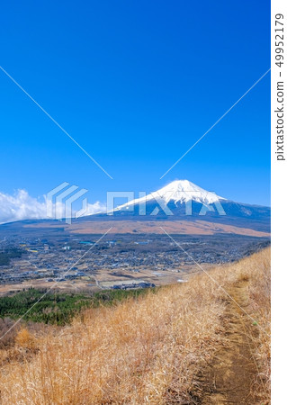 春季登山：高聳山景觀 49952179