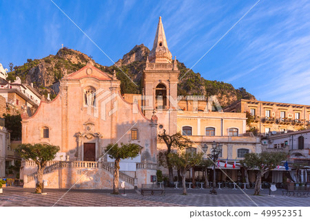 Piazza IX Aprile, Taormina, Sicily, Italy 49952351