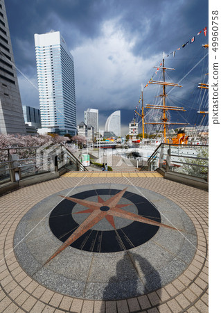 Yokohama Minato Mirai Nippon Maru Stairs方向展示 49960758