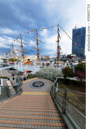 Yokohama Minato Mirai Nippon Maru Stairs方向展示 49960759