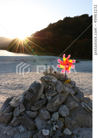 吹在風的風車在Kogurayama海灘 49963232