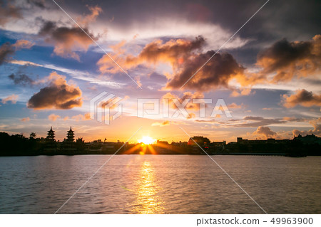 臺灣高雄左營蓮池潭景觀 Asia Taiwan Kaohsiung Lake 49963900