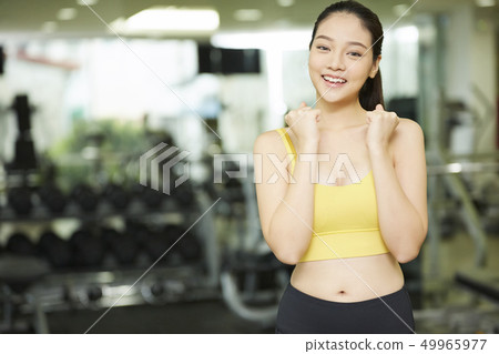 女式運動服 49965977
