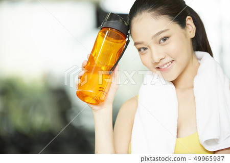 Women sportswear 49965987