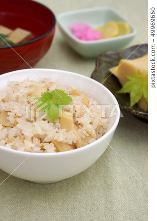 煮熟的米飯用竹筍米和竹筍 49969660