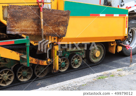 Flexible pavements, the upper layer of asphalt Flexible pavements, the upper layer of asphalt 49979012