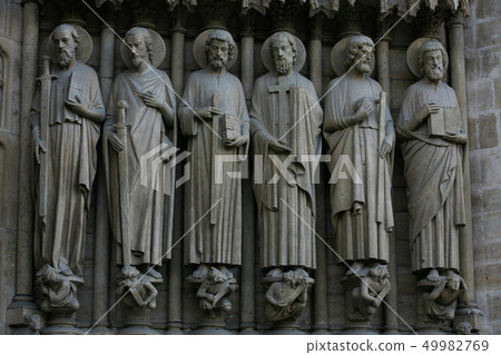 notre dame de paris 49982769
