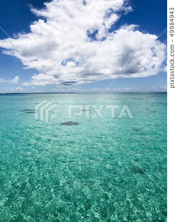 Clouds and the sea Clouds and the sea 49984943