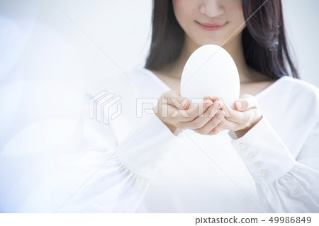 一個女人用雞蛋 一個女人用雞蛋 49986849