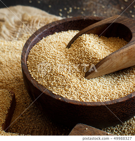 Raw Organic Amaranth grain 49988327