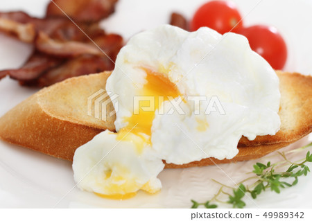 Eggs Benedict 49989342
