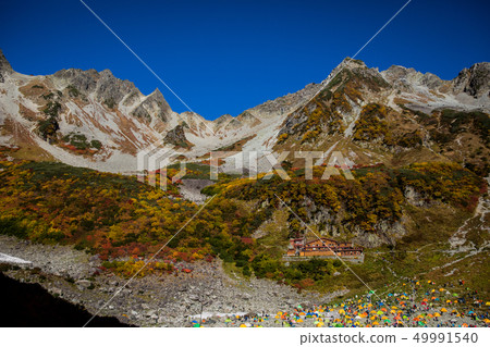 “長野縣Kakizawa捲曲”Kakizawa捲曲和彩色葉子的Kirisawa小屋 49991540