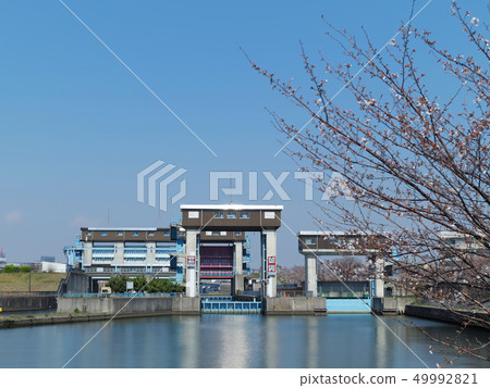 Water capital Osaka clear weather of Ma's gate 49992821