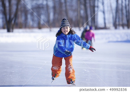 女孩去滑冰 49992836