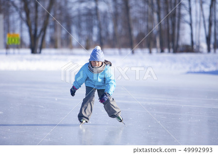 Girls to skate 49992993