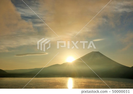 Japan's dawn Mt Fuji and the sun 50000031