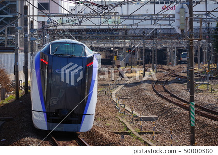 E 353系列抵達立川站 E 353系列抵達立川站 50000380