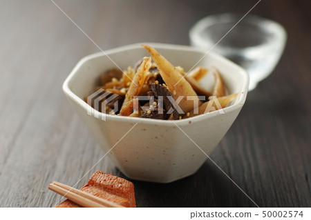 Boiled beef and burdock and sake 50002574