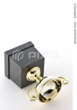 Fallen trophy 50002924