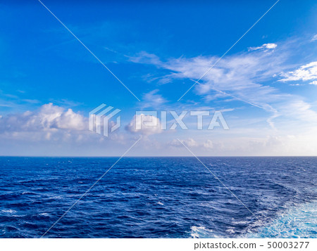 A magnificent cruise voyage across the vast Pacific Ocean on a luxury liner in the height of summer. 50003277