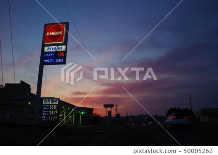 24-hour stand dawn gas station Late night work Logistics image 50005262