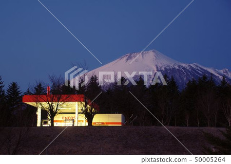 24-hour gas station: Gas station at dawn 50005264