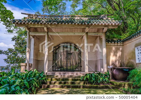 Traditional Chinese gate Traditional Chinese gate 50005404