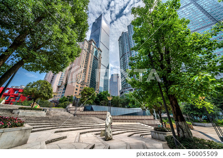 Modern skyscraper buildings and a city park 50005509