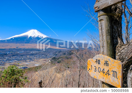 Spring mountaineering: Mt. Takaza summit Spring mountaineering: Mt. Takaza summit 50008986