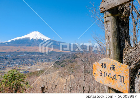 Spring mountaineering: Mt. Takaza summit 50008987