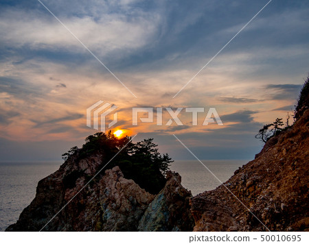 [Izu Peninsula Geopark] Evening view of Nishiizu Koganezaki [Summer] 50010695
